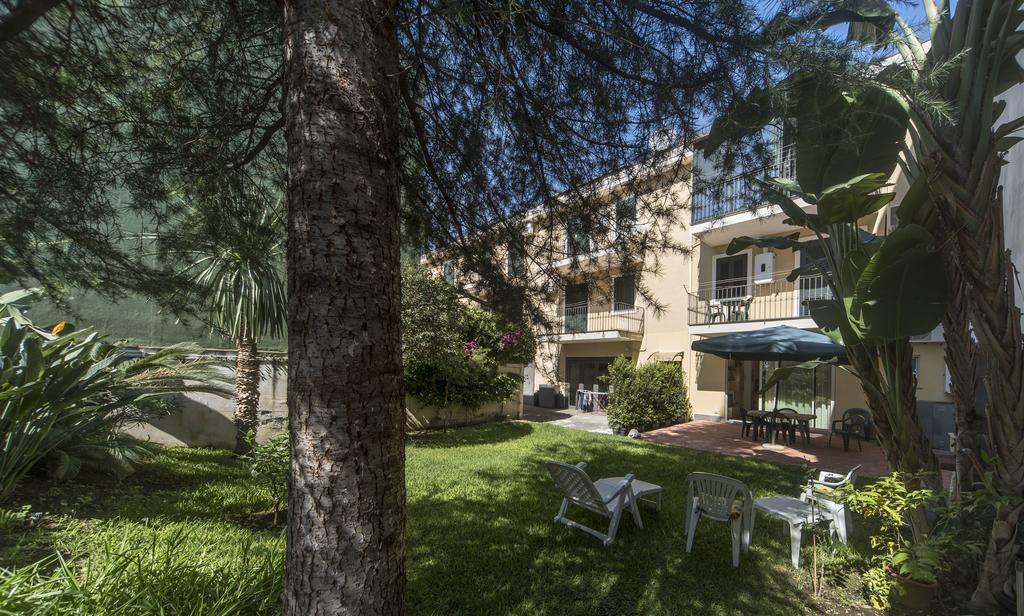 Casa Vacanza Acquamarina Acireale Exterior foto
