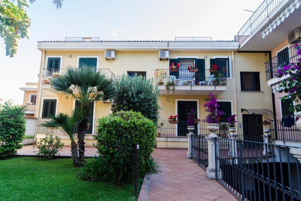 Casa Vacanza Acquamarina Acireale Exterior foto